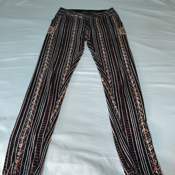 Wolven Zephyr Crossover Pocket Legging - Picture 3 of 6